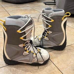 Airwalk Snowboard Boots size 8 women or 7 man
